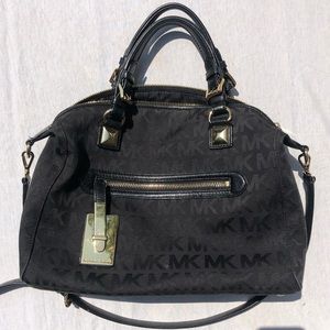 Michael Kors Medium Nylon Crossbag in Black